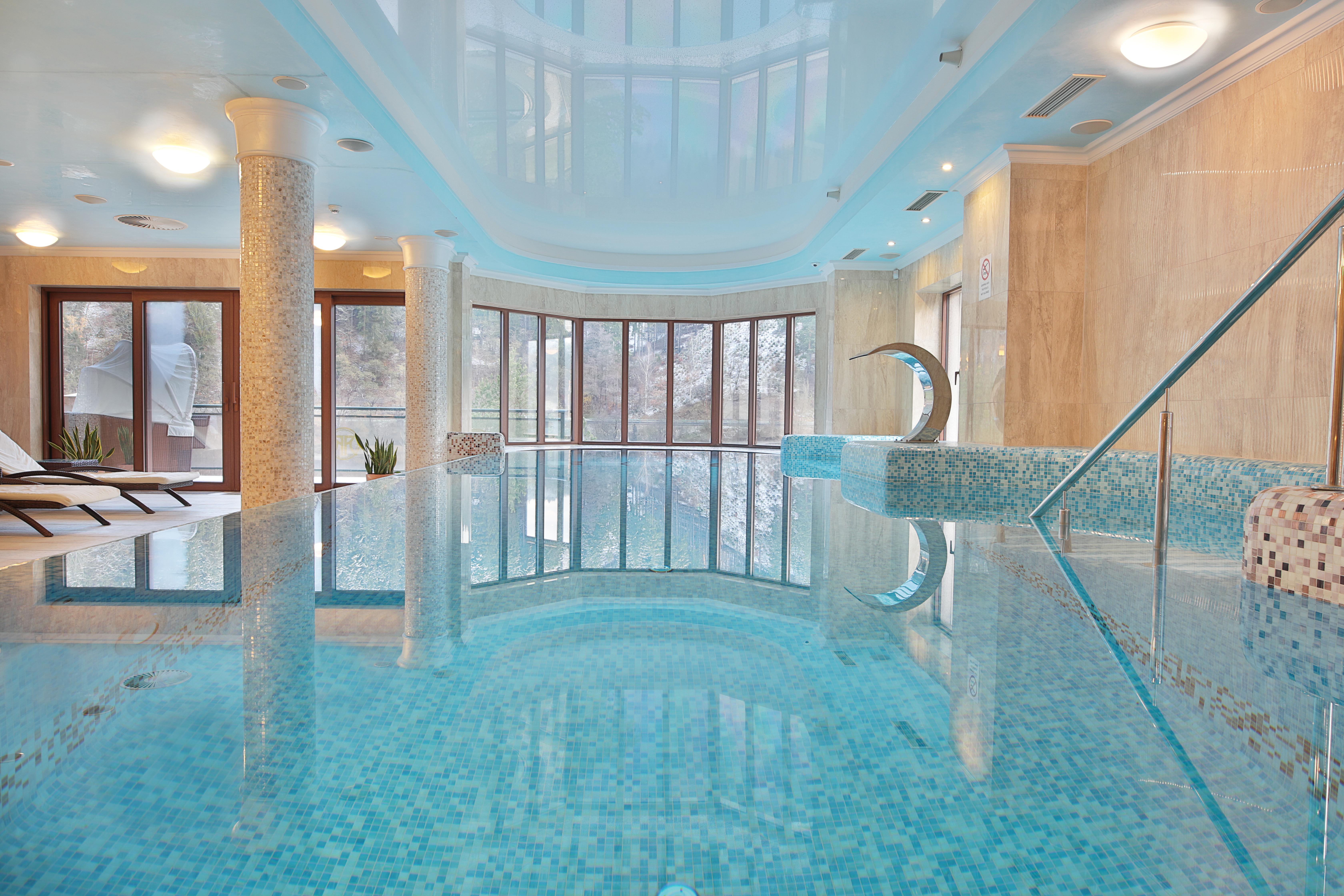 Retro Riverside Wellness