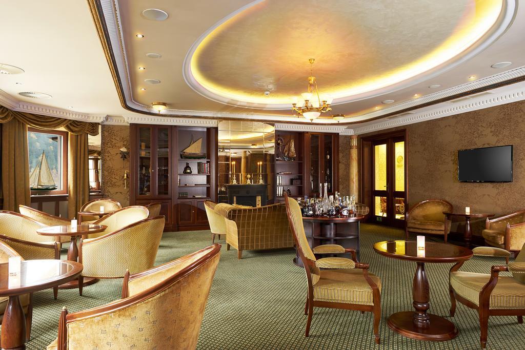 Retro Riverside Wellness Hotel 5*
