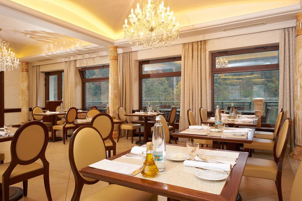 Retro Riverside Wellness 5*