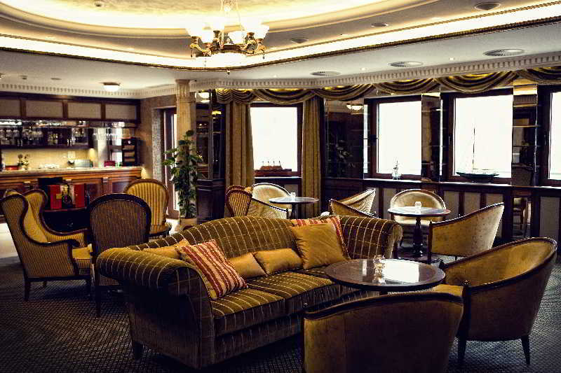 Retro Riverside Wellness 5*