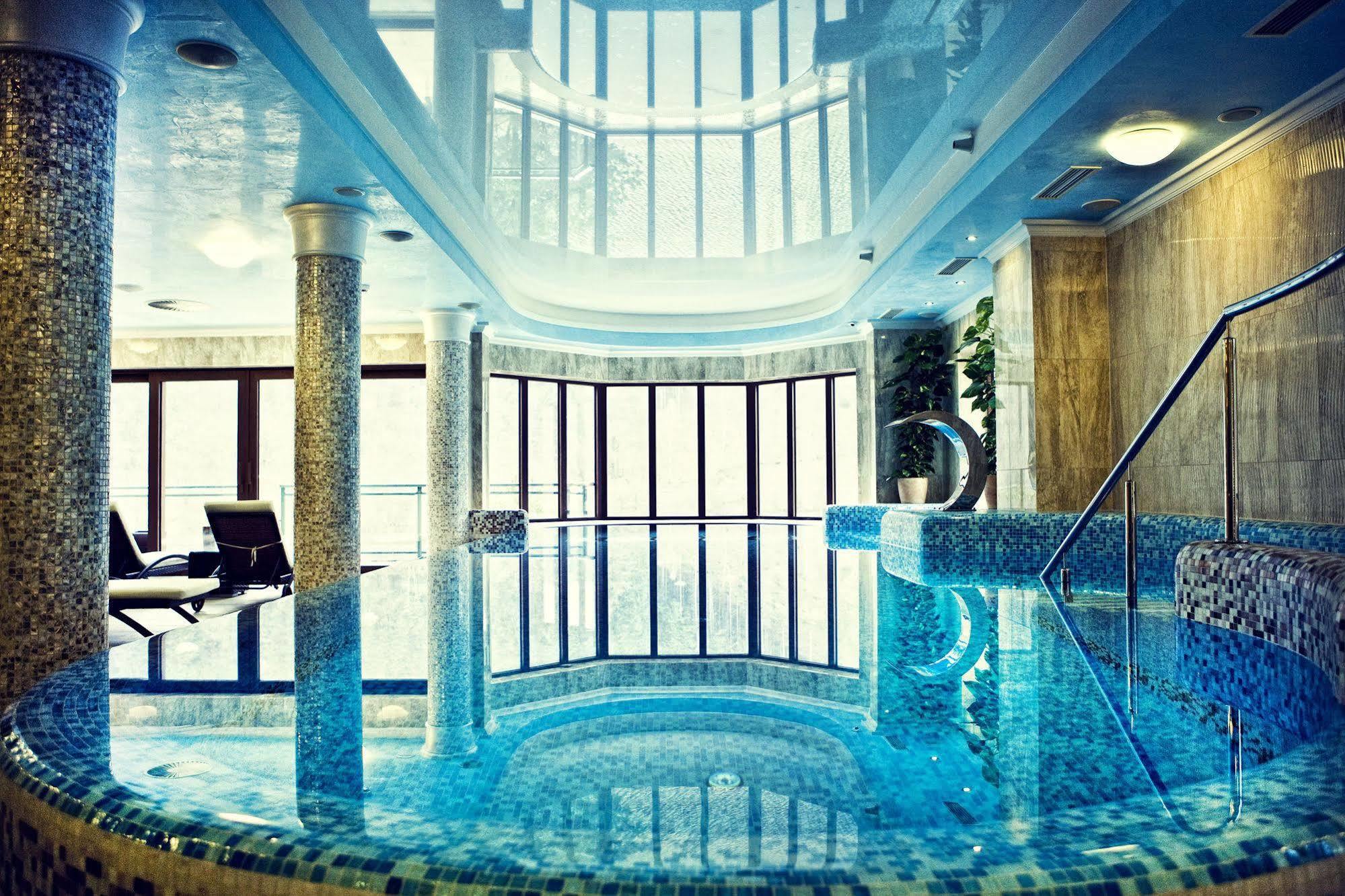 Retro Riverside Wellness Hotel 5*