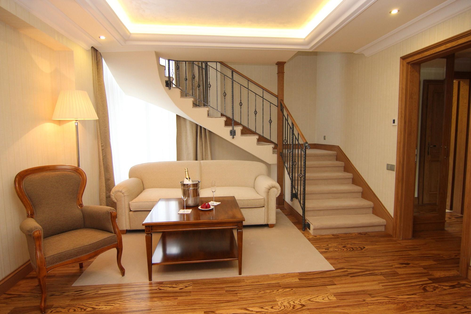 Retro Riverside Wellness 5*