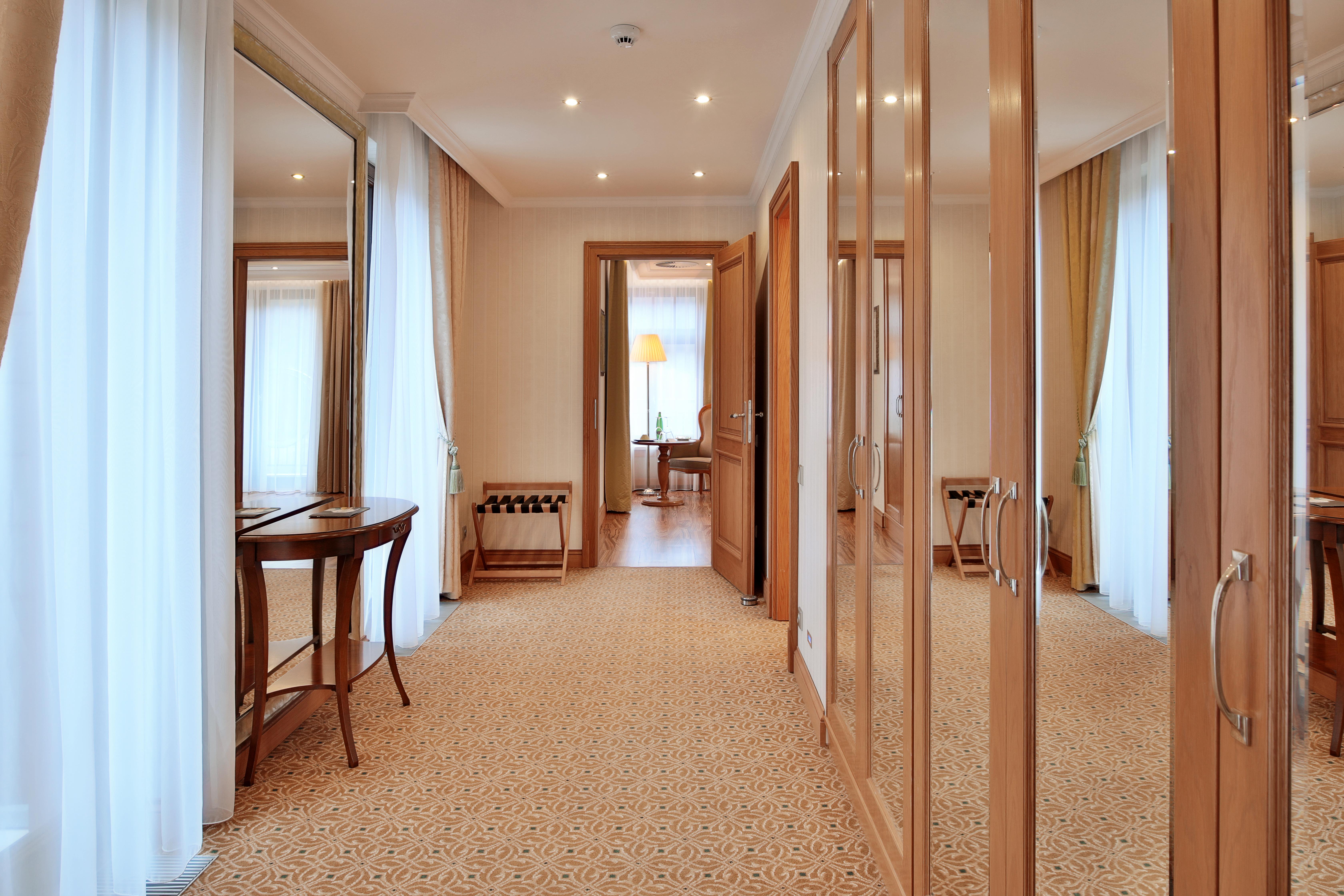 Retro Riverside Wellness Отель 5*