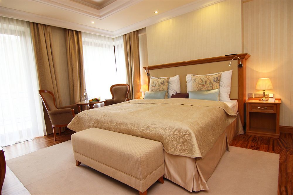 Отель Retro Riverside Wellness 5*